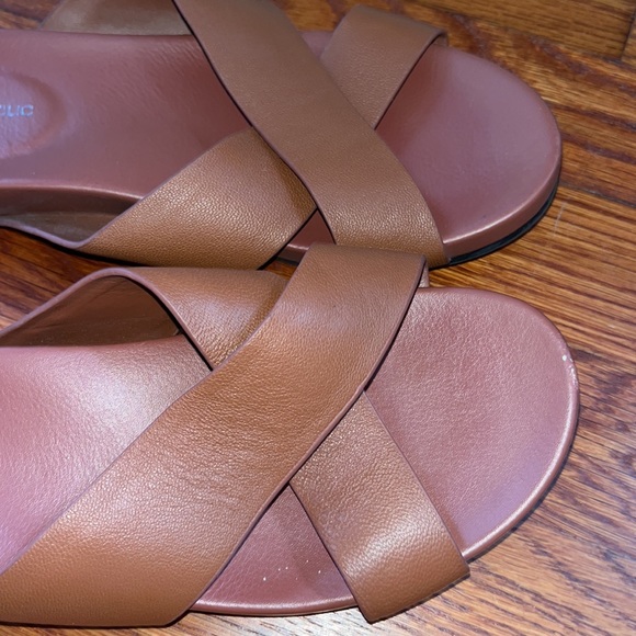 Banana Republic Brown Cross Strap Sandals / Slides Size 7 - Picture 6 of 6